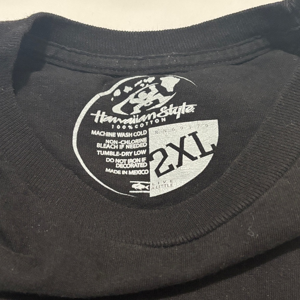 Black Hawaiian Style T-Shirt - Picture 3 of 4